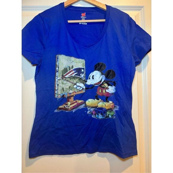 Mickey Patriots Women's V-neck size Medium - Picture 1 of 2